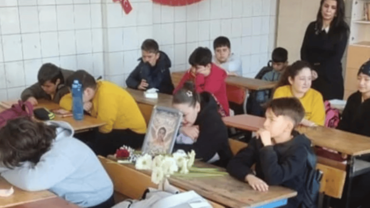 Minik Öykü melek oldu, sınıfı yasa boğuldu! Boş kalan sırası yürekleri dağladı