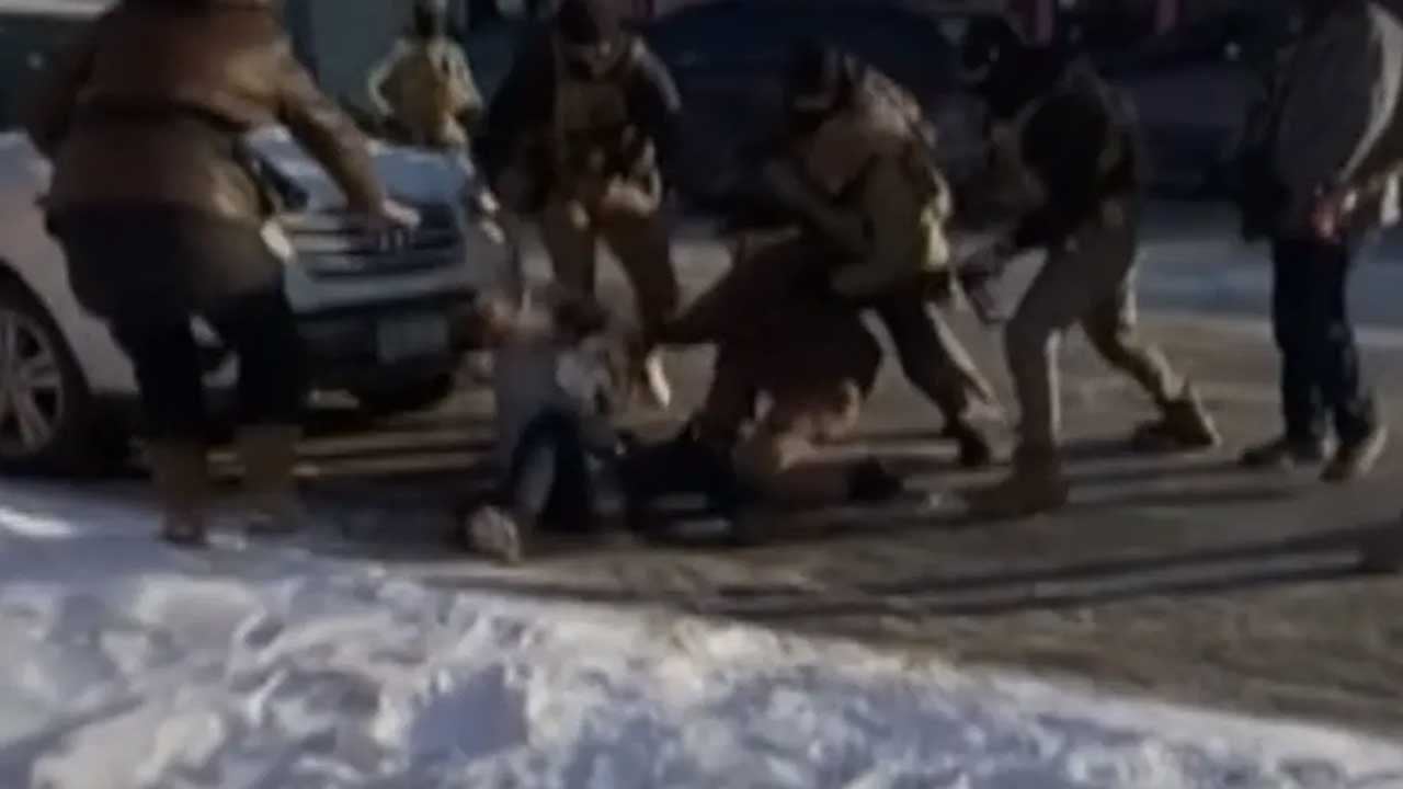 Foto - Minneapolis sokaklarında federal kurşun sesleri! ABD’de iç savaş provası mı? O yoğun bakım hemşiresinin ölümü krizi patlattı!