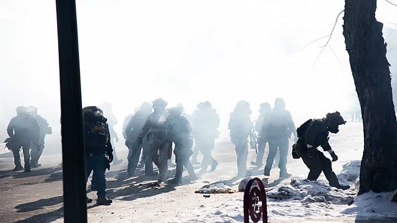 Foto - Minneapolis sokaklarında federal kurşun sesleri! ABD’de iç savaş provası mı? O yoğun bakım hemşiresinin ölümü krizi patlattı!
