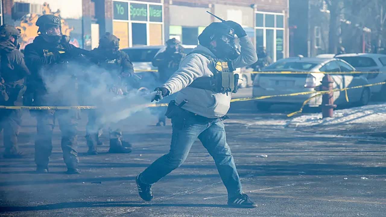 Foto - Minneapolis sokaklarında federal kurşun sesleri! ABD’de iç savaş provası mı? O yoğun bakım hemşiresinin ölümü krizi patlattı!