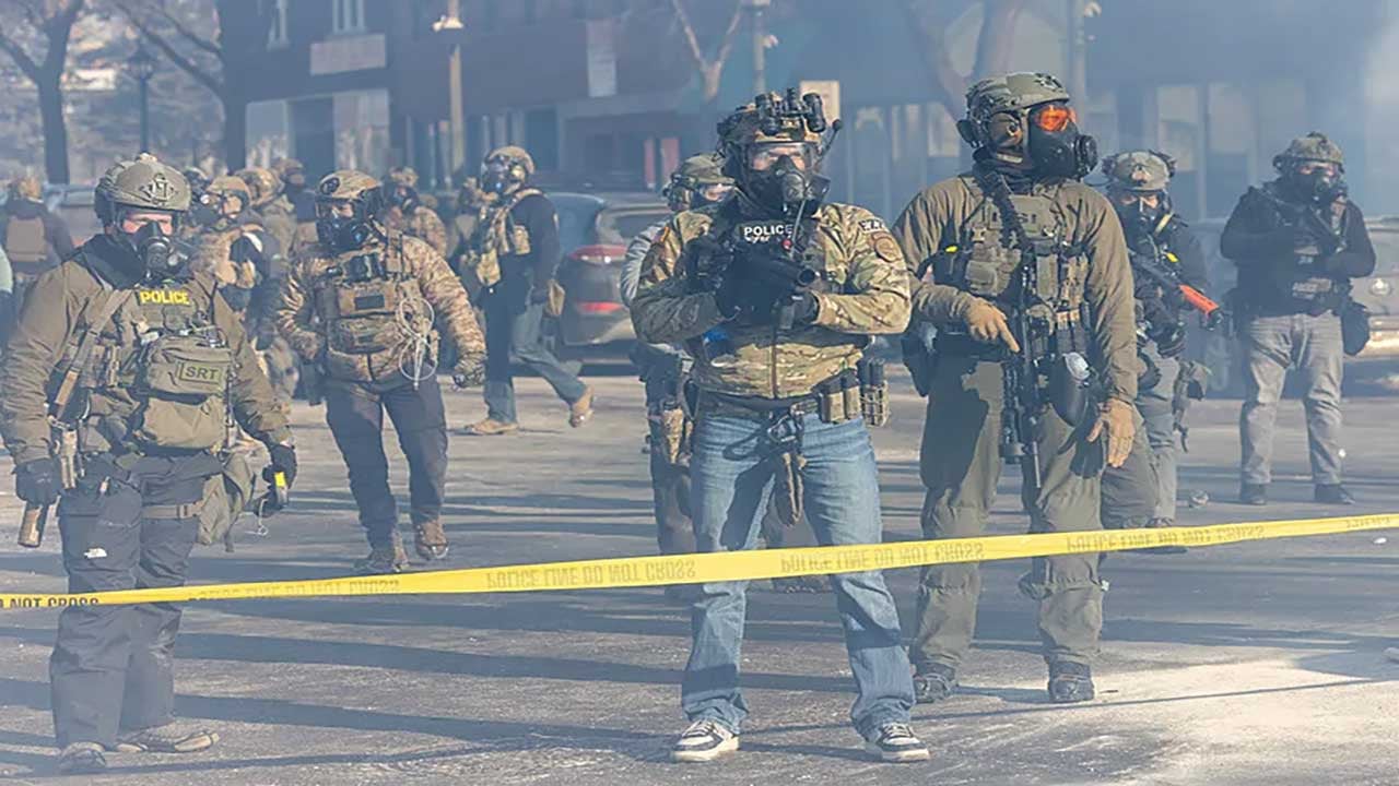Foto - Minneapolis sokaklarında federal kurşun sesleri! ABD’de iç savaş provası mı? O yoğun bakım hemşiresinin ölümü krizi patlattı!
