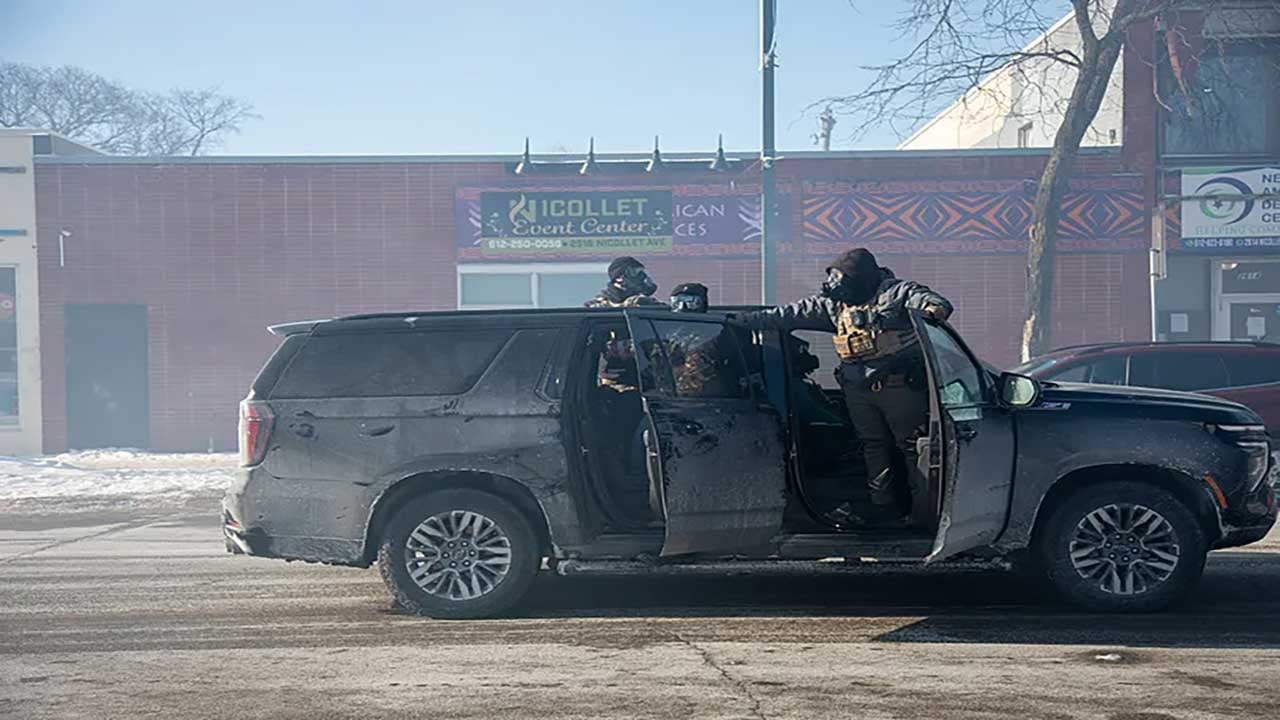 Foto - Minneapolis sokaklarında federal kurşun sesleri! ABD’de iç savaş provası mı? O yoğun bakım hemşiresinin ölümü krizi patlattı!