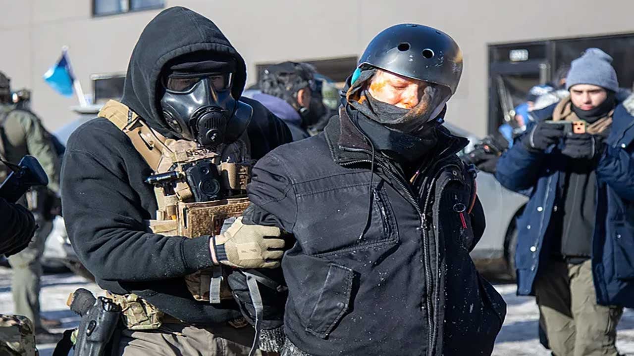 Foto - Minneapolis sokaklarında federal kurşun sesleri! ABD’de iç savaş provası mı? O yoğun bakım hemşiresinin ölümü krizi patlattı!