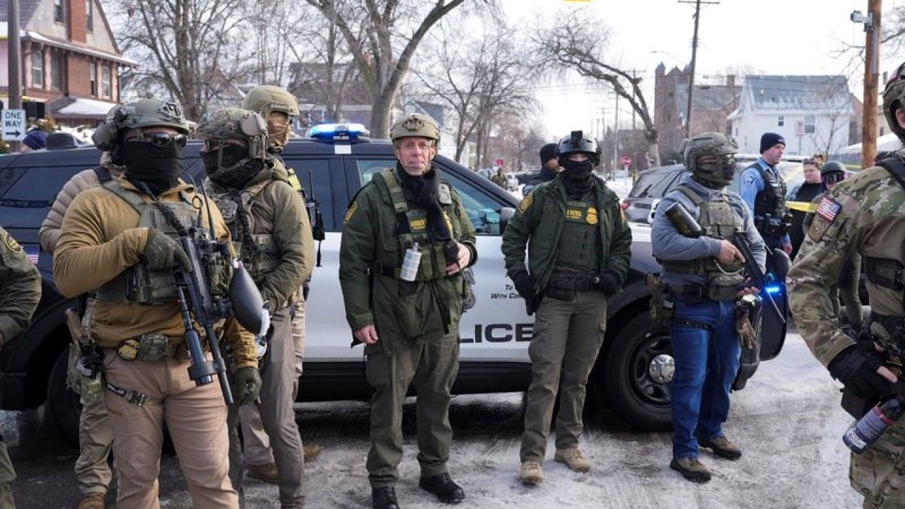 Foto - Minneapolis'teki protestolar için ilave asker hazırladığı iddia edildi ABD halkına asker sopası
