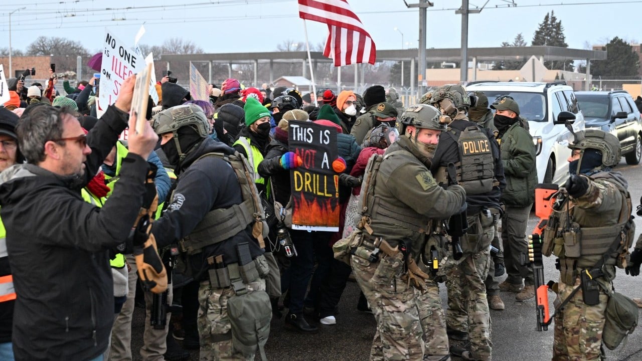 Foto - Minneapolis'teki protestolar için ilave asker hazırladığı iddia edildi ABD halkına asker sopası