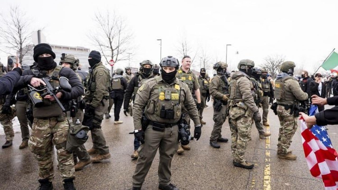 Foto - Minneapolis'teki protestolar için ilave asker hazırladığı iddia edildi ABD halkına asker sopası
