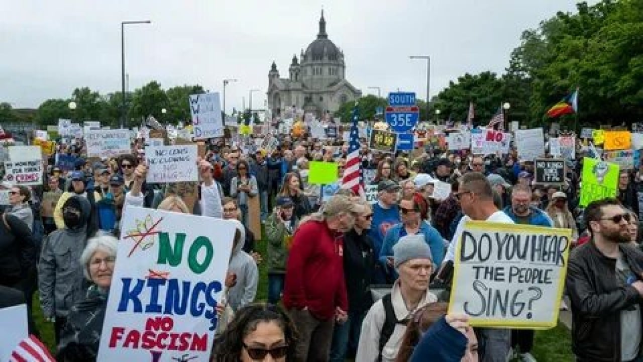 Foto - Minnesota'da göçmen krizi patlak verdi! Gözaltına alınan mülteciler otobüslerle Texas'a gönderiliyor!
