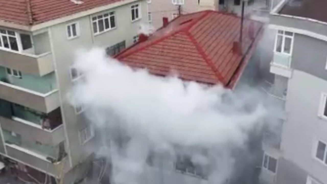 Foto - Mobilya atölyesindeki yangın faciaya döndü: Binadan geriye sadece enkaz kaldı!