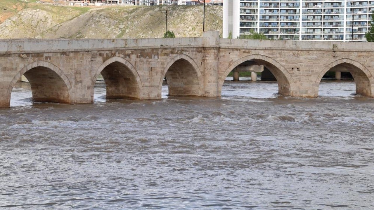 Foto - Modernler bir bir yıkıldı! Selçuklu’nunki 8 asırdır hala ayakta