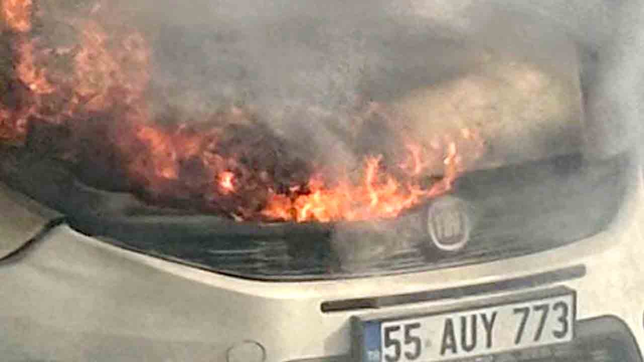 Foto - Motor kısmı bir anda alev aldı: Son anda kovalar yetişti!