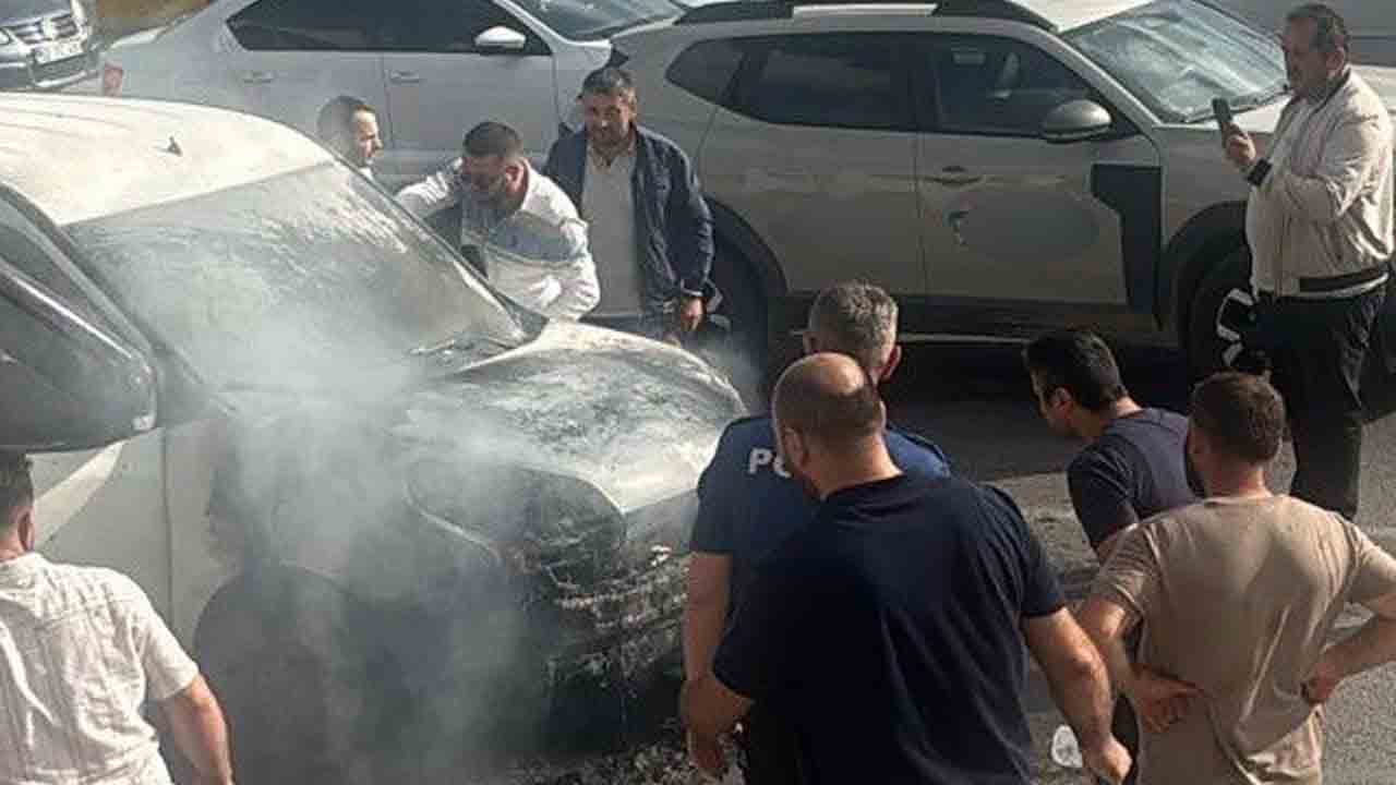 Foto - Motor kısmı bir anda alev aldı: Son anda kovalar yetişti!