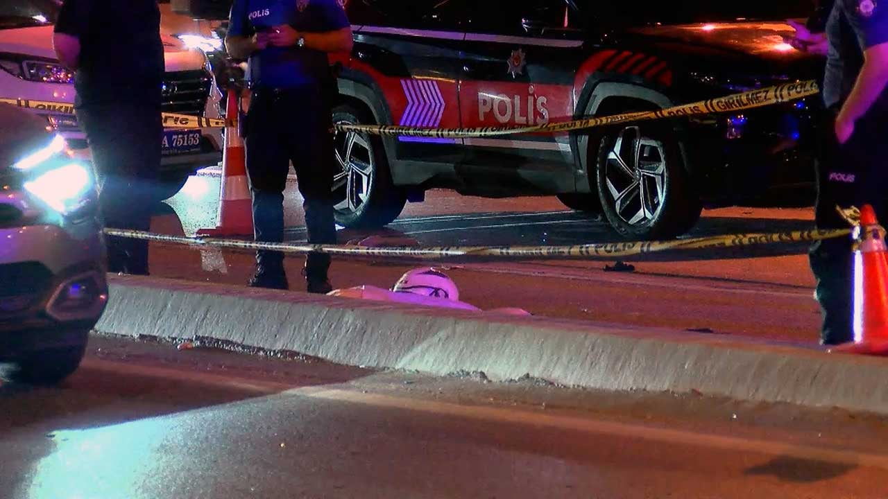 Foto - Motosiklet aydınlatma direğine çarptı! 2 kişi hayatını kaybetti