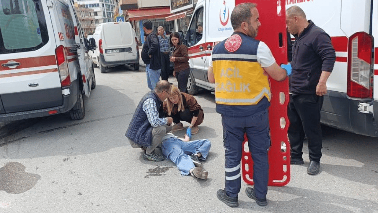 Foto - Motosiklet bisiklete çarptı: 2’si çocuk 3 yaralı