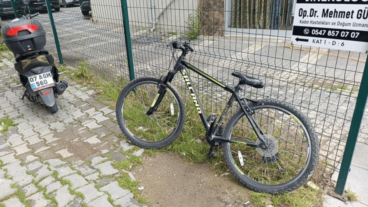 Foto - Motosiklet bisiklete çarptı: 2’si çocuk 3 yaralı