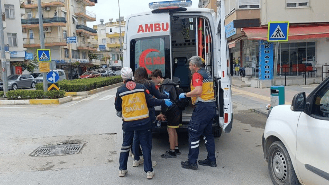 Foto - Motosiklet bisiklete çarptı: 2’si çocuk 3 yaralı