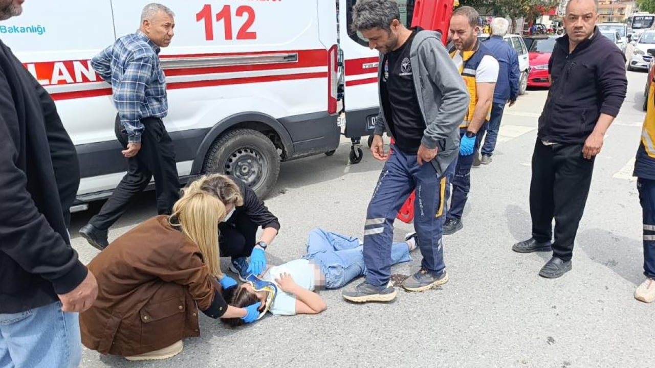 Foto - Motosiklet bisiklete çarptı: 2’si çocuk 3 yaralı