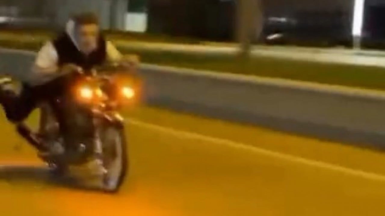 Foto - Motosiklet üzerinde tabuta götüren şov!