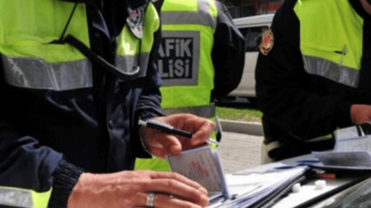 Foto - Motosikletli trafik canavarına rekor ceza: Tam 770 bin lira