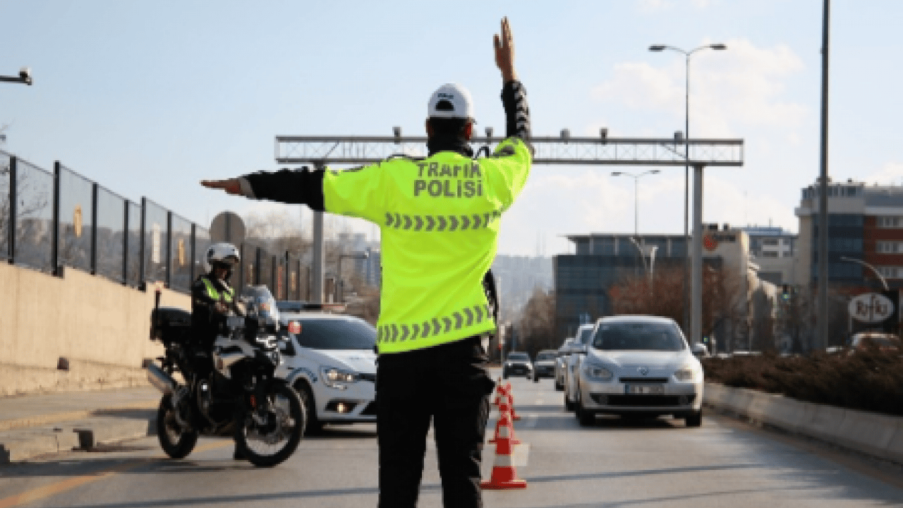 Foto - Motosikletli trafik canavarına rekor ceza: Tam 770 bin lira