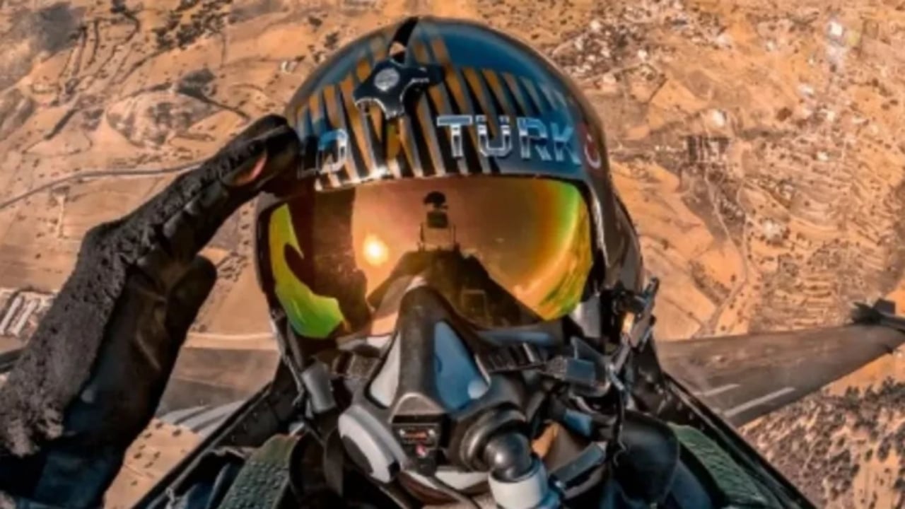 Foto - MSB’den Yunanistan’a "C-130" mesajı! Şehitlerimizin fotoğrafıyla yapılan hadsiz paylaşıma cevap gecikmedi