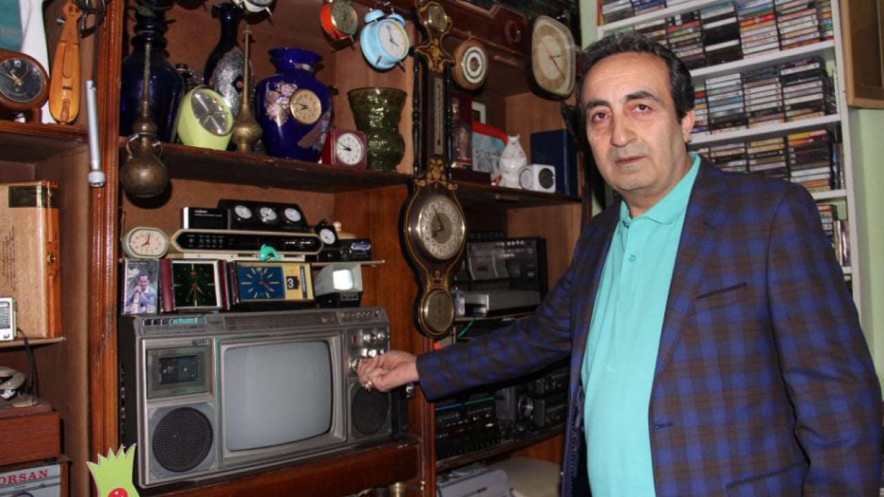 Foto - Muammer İmat'ın antika aşkı sınır tanımıyor! Osmanlı kamasından asırlık kemençeye: Bodrum katında eskiye dair ne ararsan var