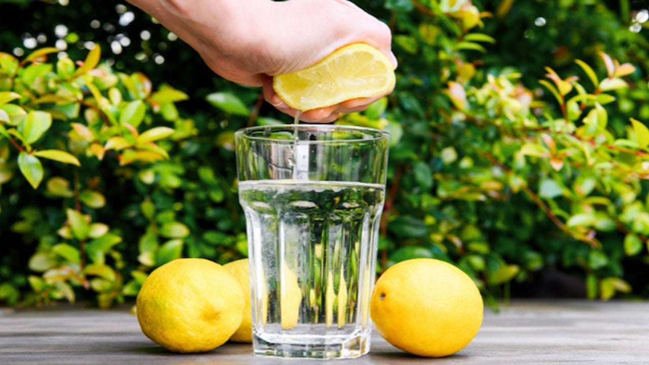 Foto - Mucize deniyor ama… Elma sirkesi ve limonlu su gerçekten ne kadar etkili?