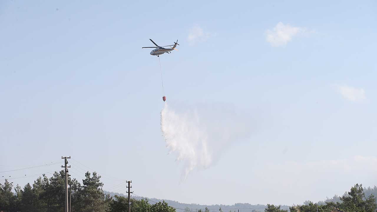 Foto - Muğla'da orman yangını! 10 helikopter ve 4 uçak havalandı