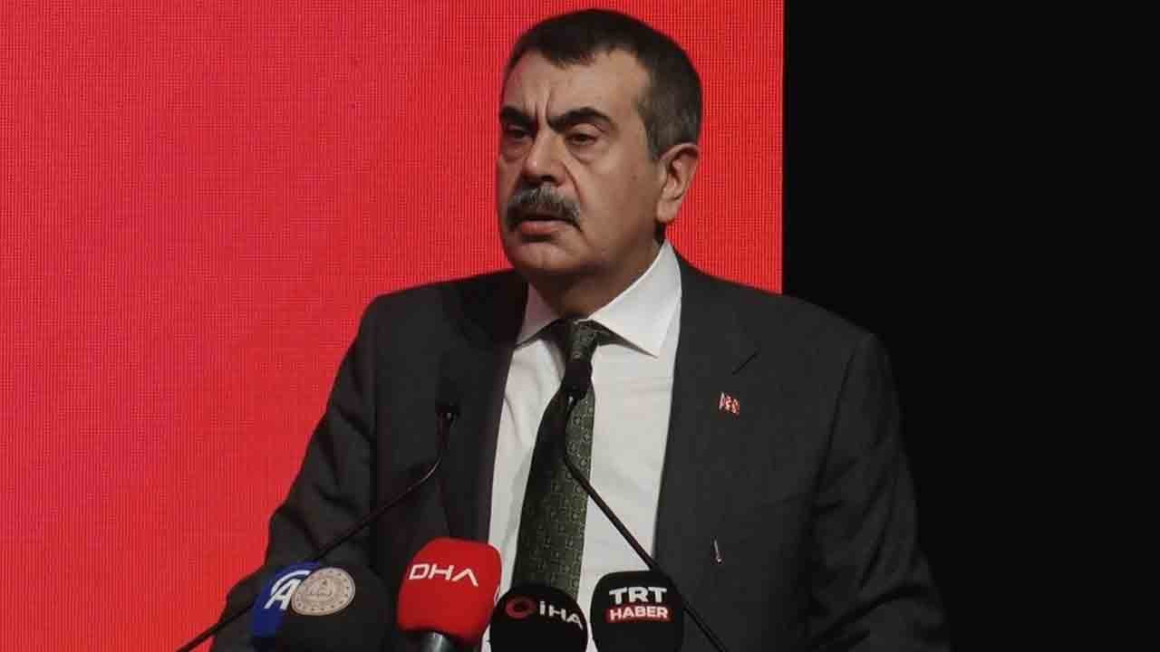 Muhalefet yerden yere vuruyordu: Okullarda Fatih Projesi ile nereden nereye