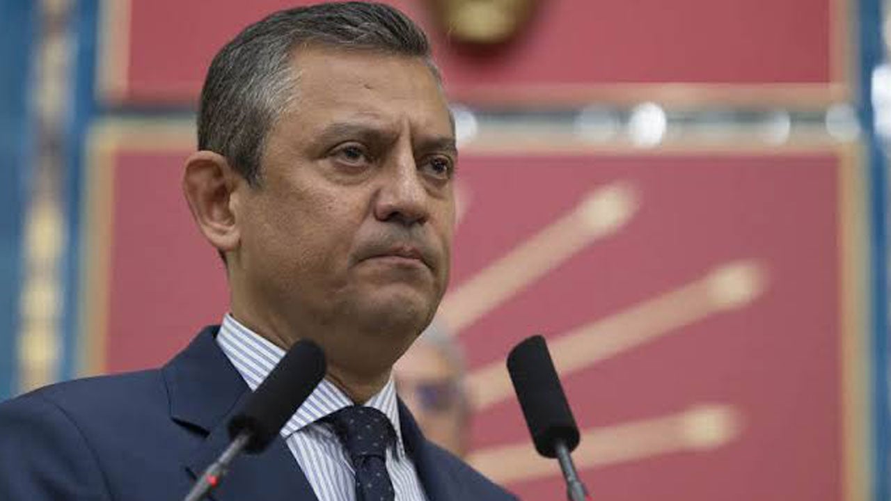Foto - Muhalefete yakın şirketin anketinde Özgür’e soğuk duş! Ak Parti rakiplerine fark attı 