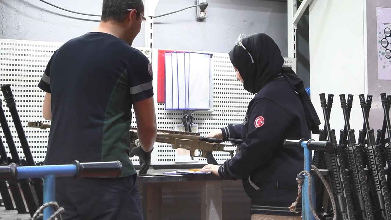 Foto - Mühendis Ümmügülsüm Türk silahını ateşlemeye başladı