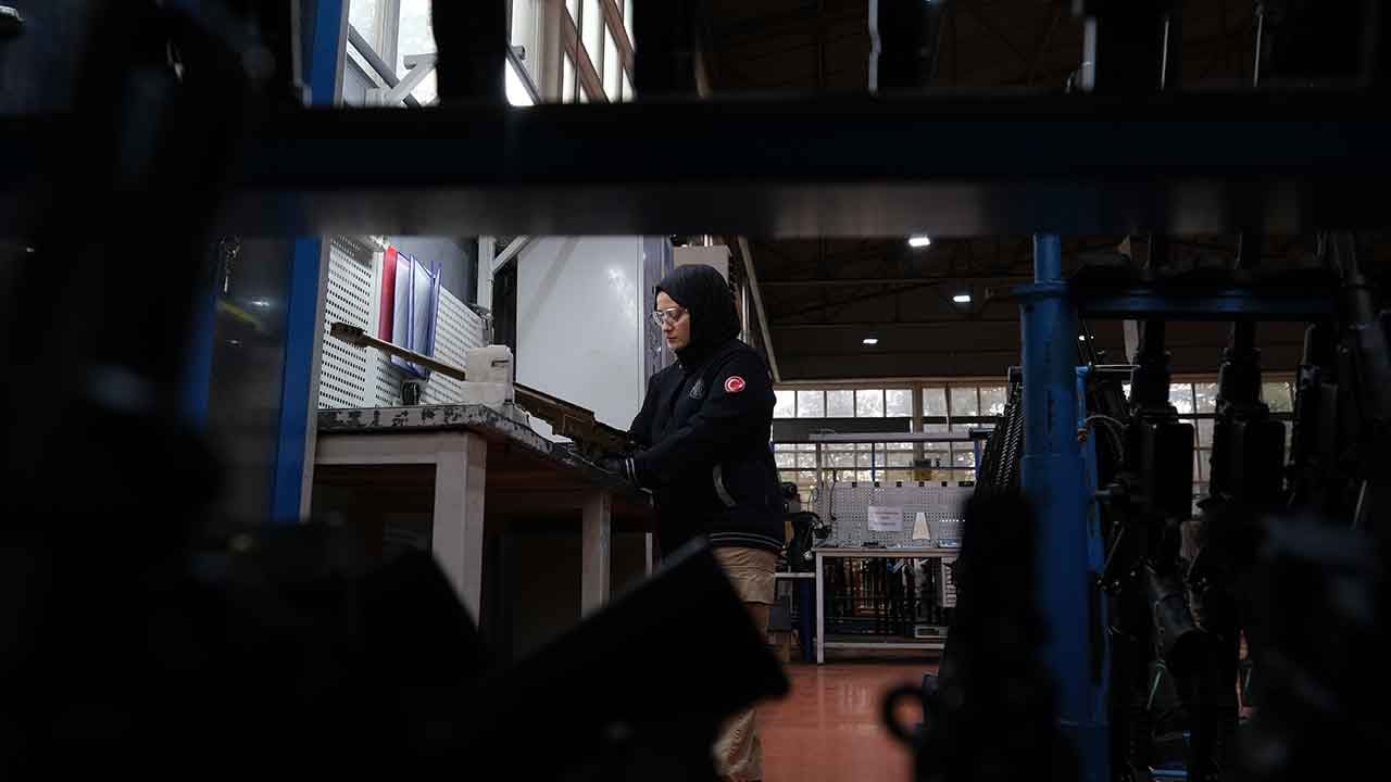 Foto - Mühendis Ümmügülsüm Türk silahını ateşlemeye başladı