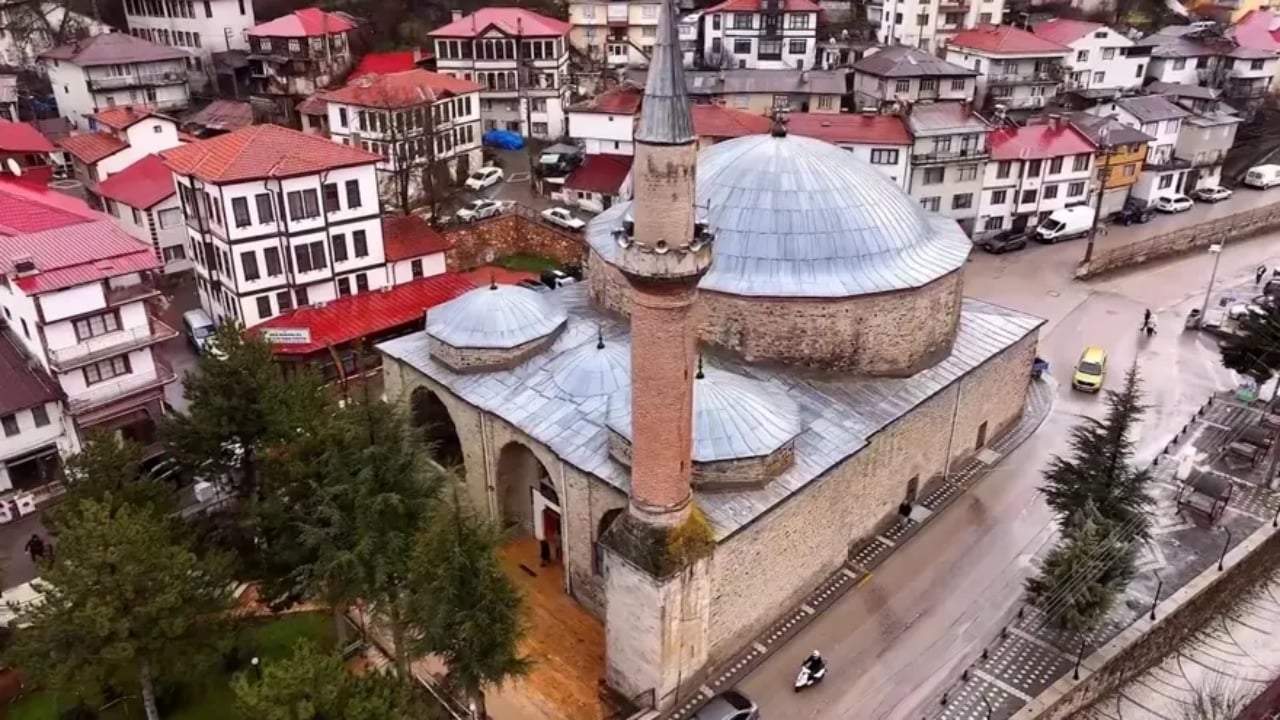 Mühendislik sınırlarını zorlayan ilk "büyük kubbe"! 6 asırdır sarsılmayan Yıldırım Bayezid Camii’nin sırrını kimse çözemiyor
