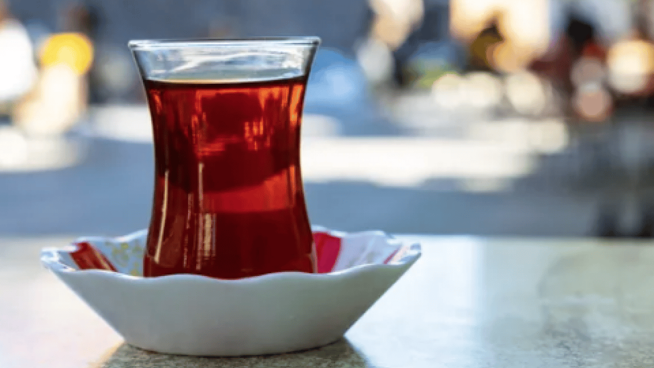 Mükemmel bir çay için... Çay demlerken yapılan bu hata tüm tadı adeta yok ediyor! Peki ama nasıl?