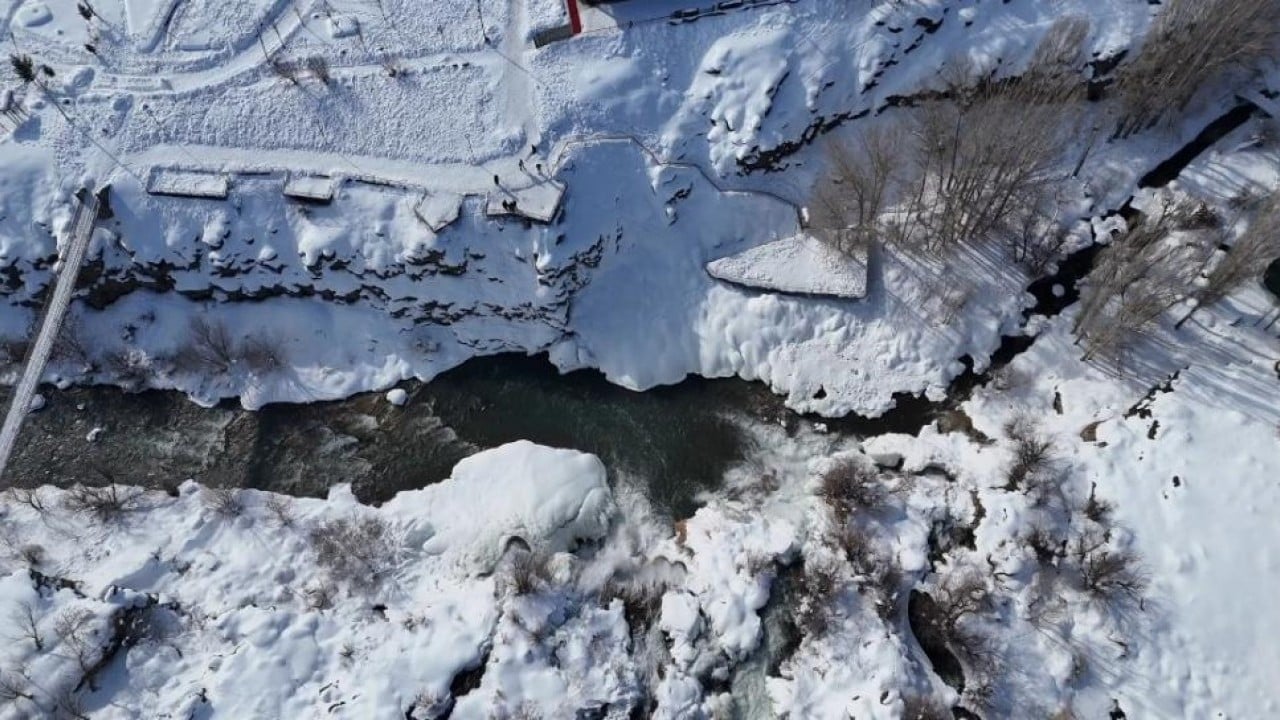 Foto - Muradiye Şelalesi’nde hayat buz kesti