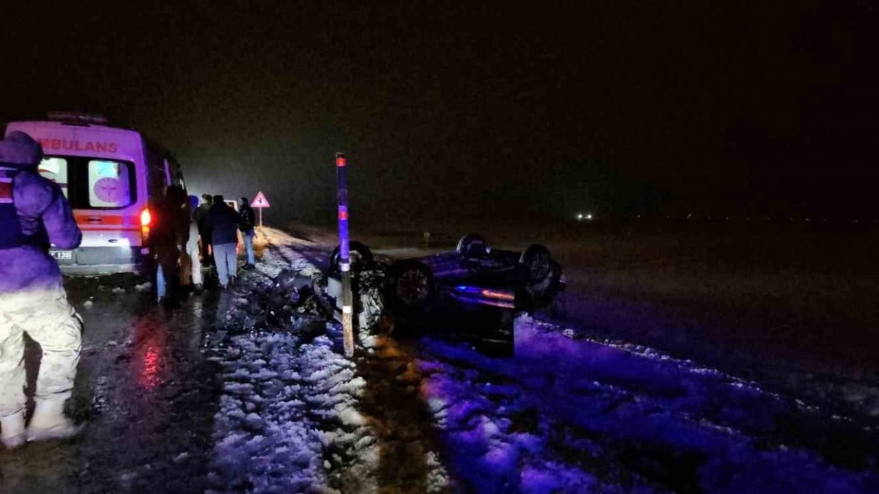 Muş-Erzurum karayolunda korkutan kaza: Otomobil şarampole yuvarlandı!