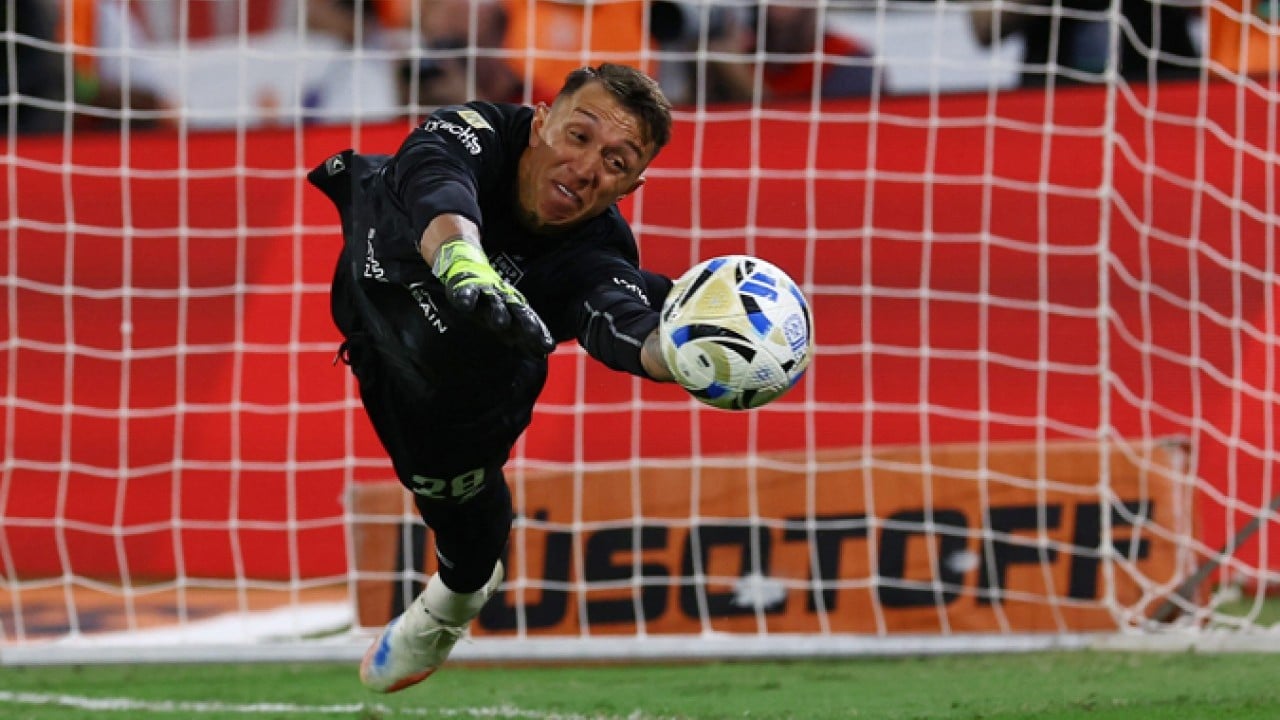 Foto - Muslera ve Sosa şampiyonluk maçında şov yaptı