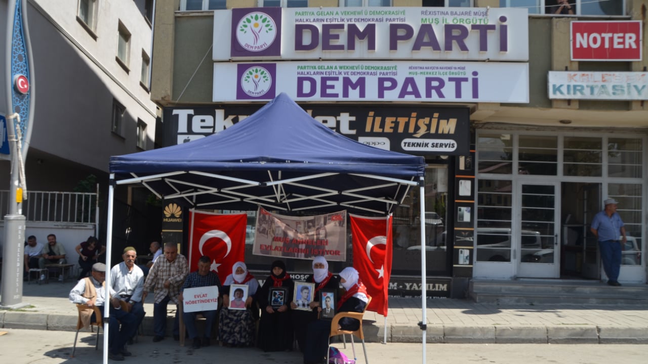 Muşlu ailelerin evlat nöbeti sürüyor: Gelin teslim olun bitsin bu hasret!