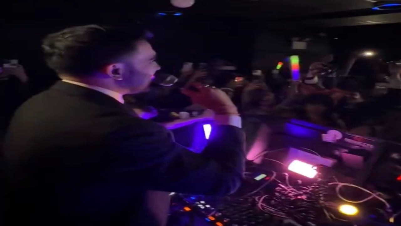 Foto - Müslüman aday tüm tuşlara basıyor! Camiden bara gitti, seçim turu skandal oldu