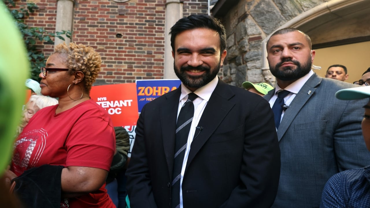 Foto - Müslüman aday tüm tuşlara basıyor! Camiden bara gitti, seçim turu skandal oldu