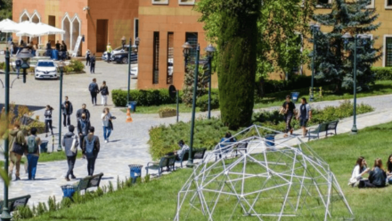 Foto - Müslüman öğrencilere baskı yaygarası iftira çıktı: Yeditepe Üniversitesinden fotoğraflı cevap