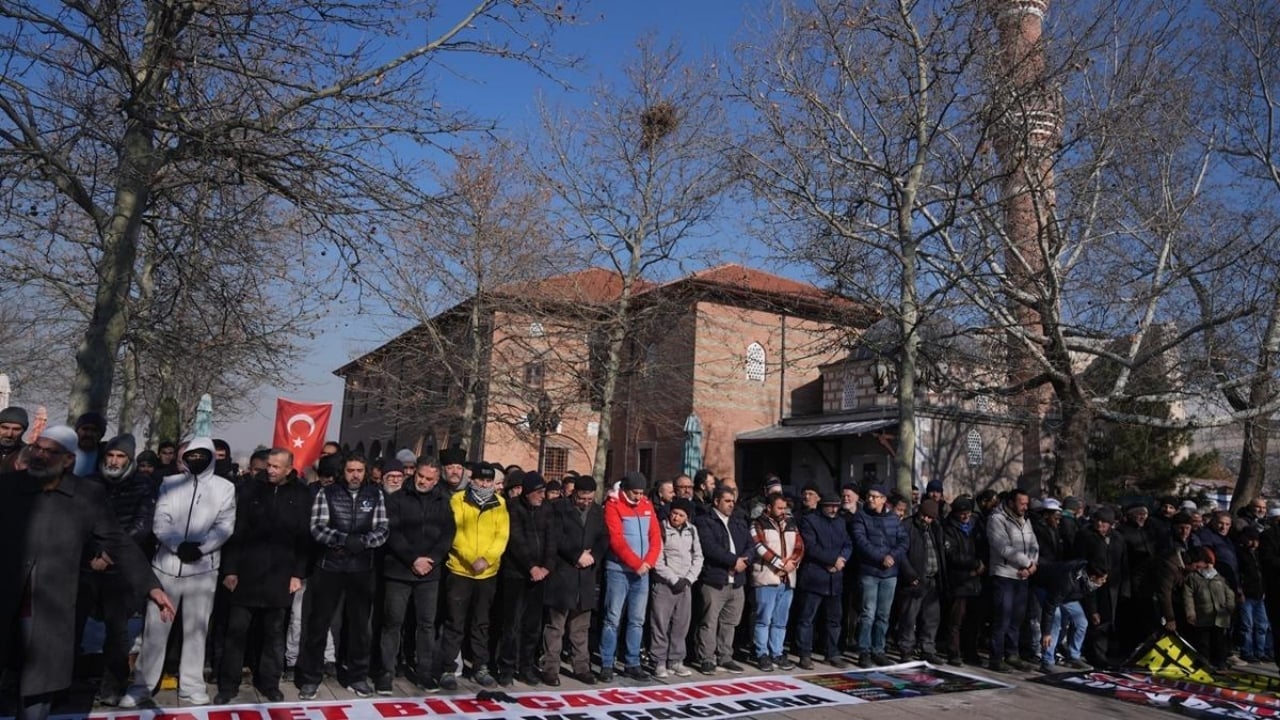 Foto - Müslüman ülkeden, İsrail’i sevindiren skandal karar! Ebu Ubeyde için namaz bile yasaklandı