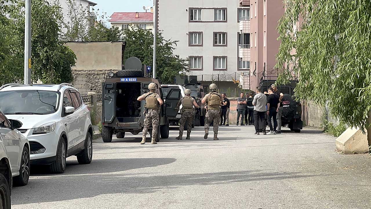 Foto - Muş'ta dehşet anları! Polise silahlı saldırı