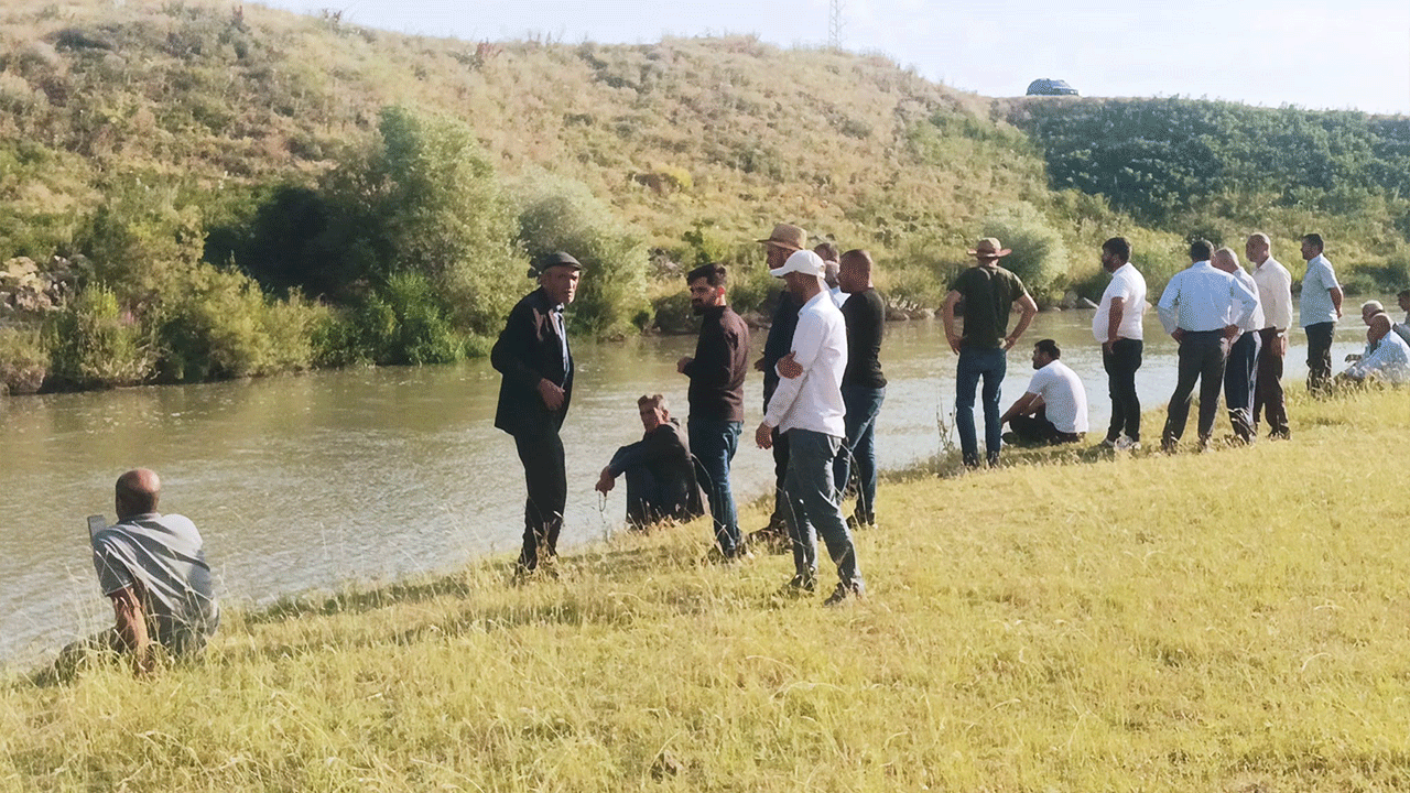 Foto - Muş'ta yürekleri dağlayan facia! Çoban ailenin çaya düşen iki körpe evladından biri vefat etti diğeri akıntıda kayboldu!