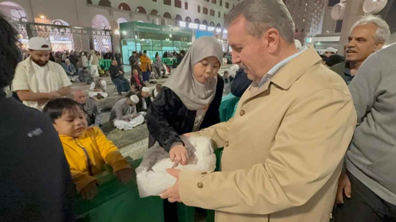 Mustafa Destici kutsal topraklarda