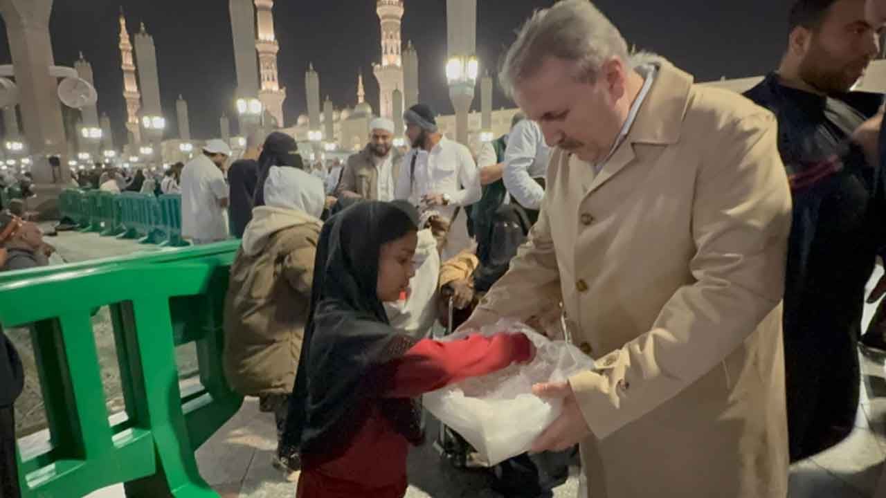 Foto - Mustafa Destici kutsal topraklarda