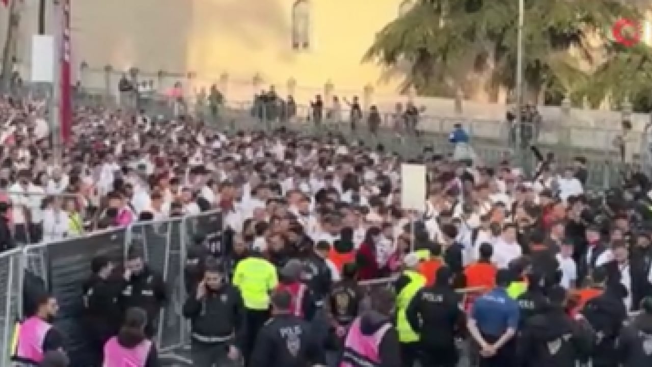 Foto - Mustafa Kemal'in iki tarafına da ....... Ali Koç'tan hala ses yok!