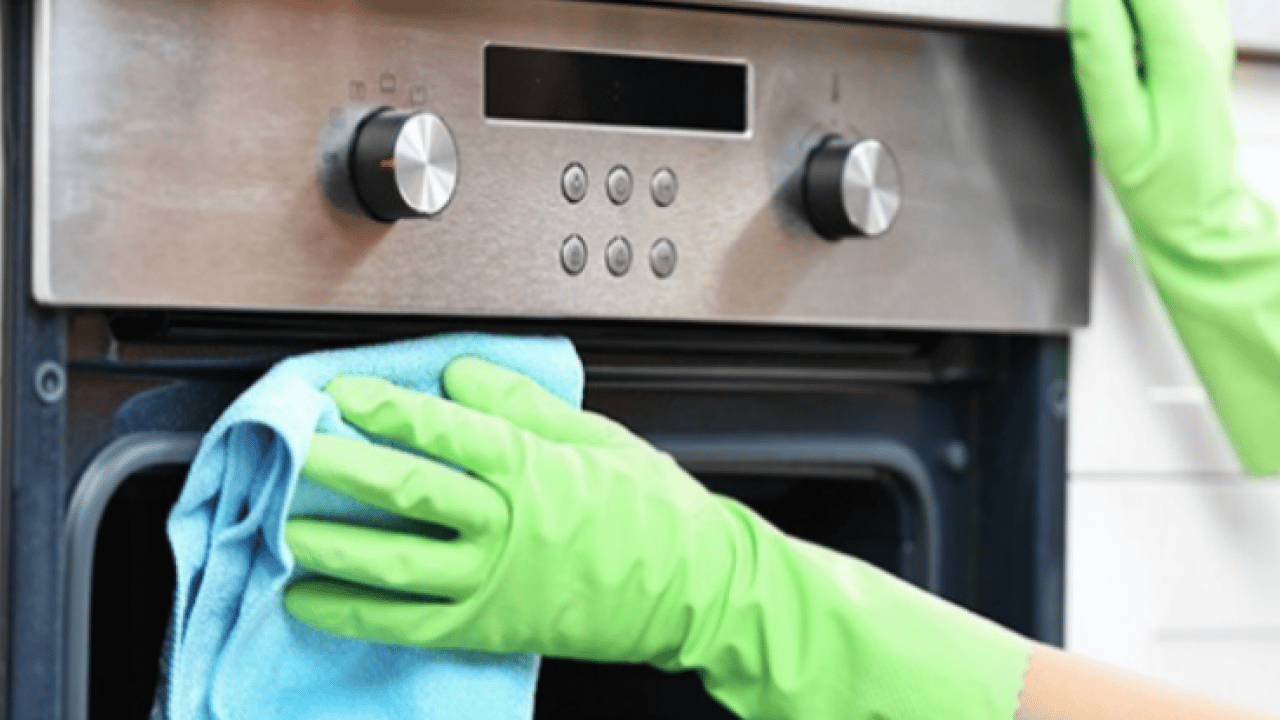 Foto - Mutfak dolaplarını karbonatla silerken suya 1 kaşık ekleyin ve sapır sapır dökülsün tüm lekeler...