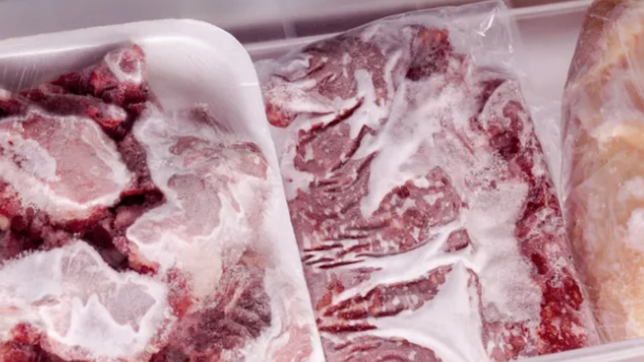 Mutfak krizi yaşanmayacak artık... Bu yöntem buzluktan çıkardığınız etin 30 dakikada çözülmesini sağlıyor!