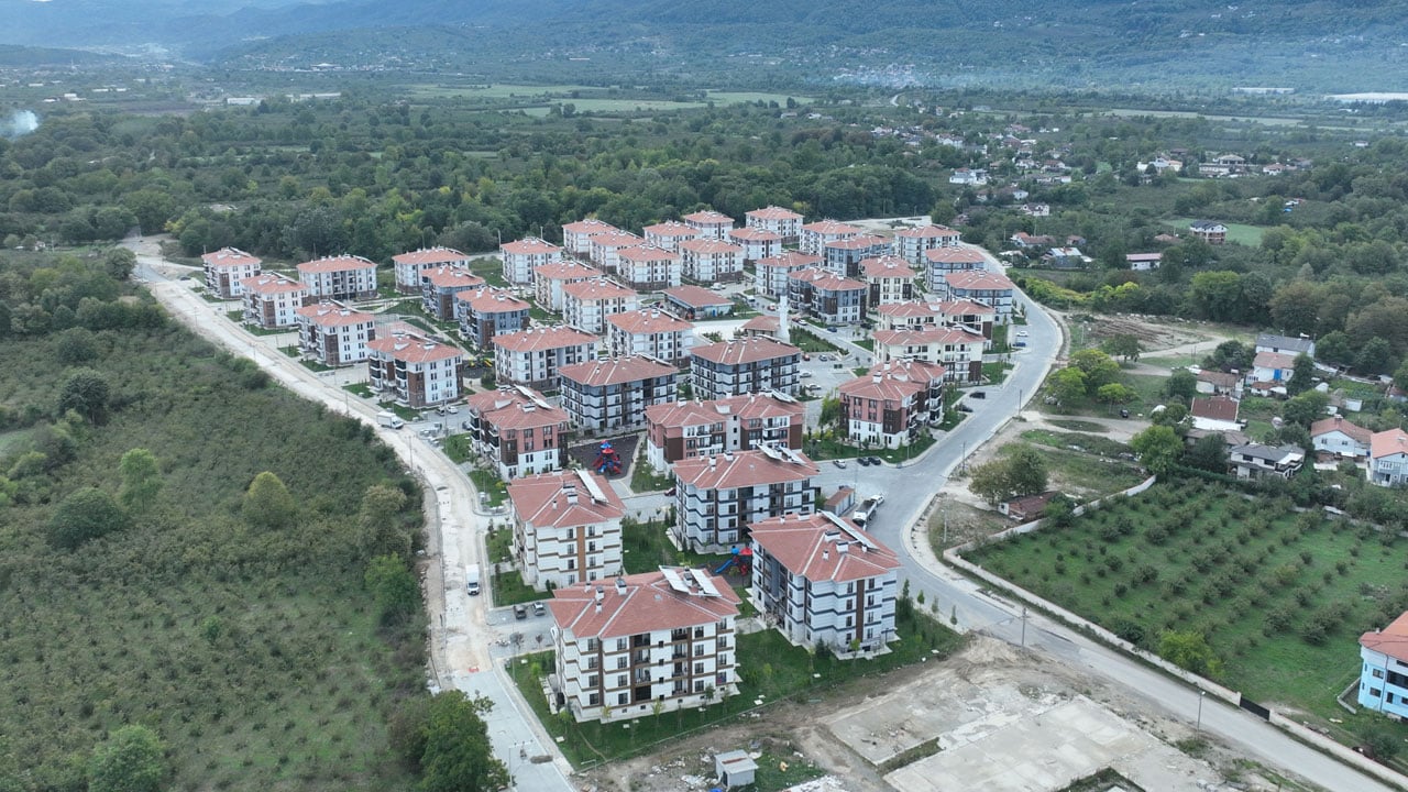 Foto - Mutlu ailenin fotoğrafı! TOKi’den ev sahibi oldular Bakan Kurum paylaştı