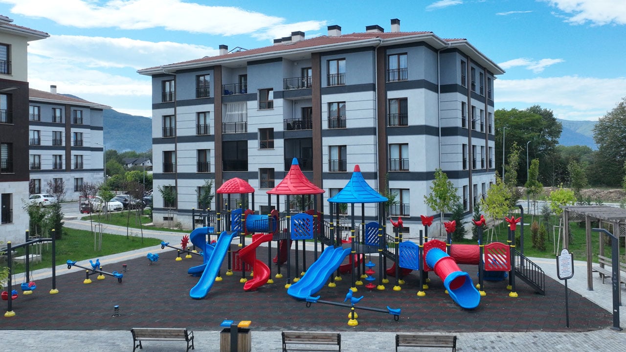 Foto - Mutlu ailenin fotoğrafı! TOKi’den ev sahibi oldular Bakan Kurum paylaştı